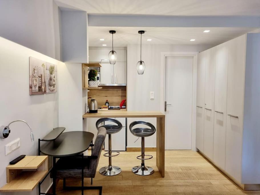 Stylish Studio Near Athens Hilton, Self Check-In! Экстерьер фото
